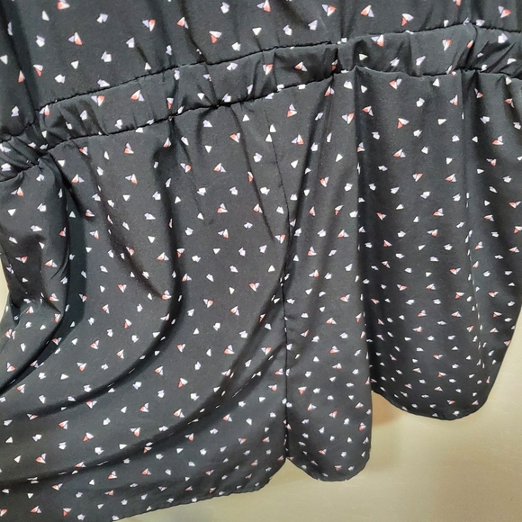 Paper Crane Abstract Triangle Print Sleeveless Romper - Picture 3 of 4